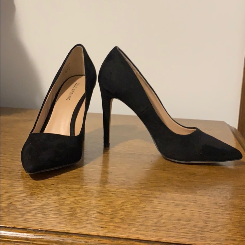Black Pointy Pumps - size 7.5M